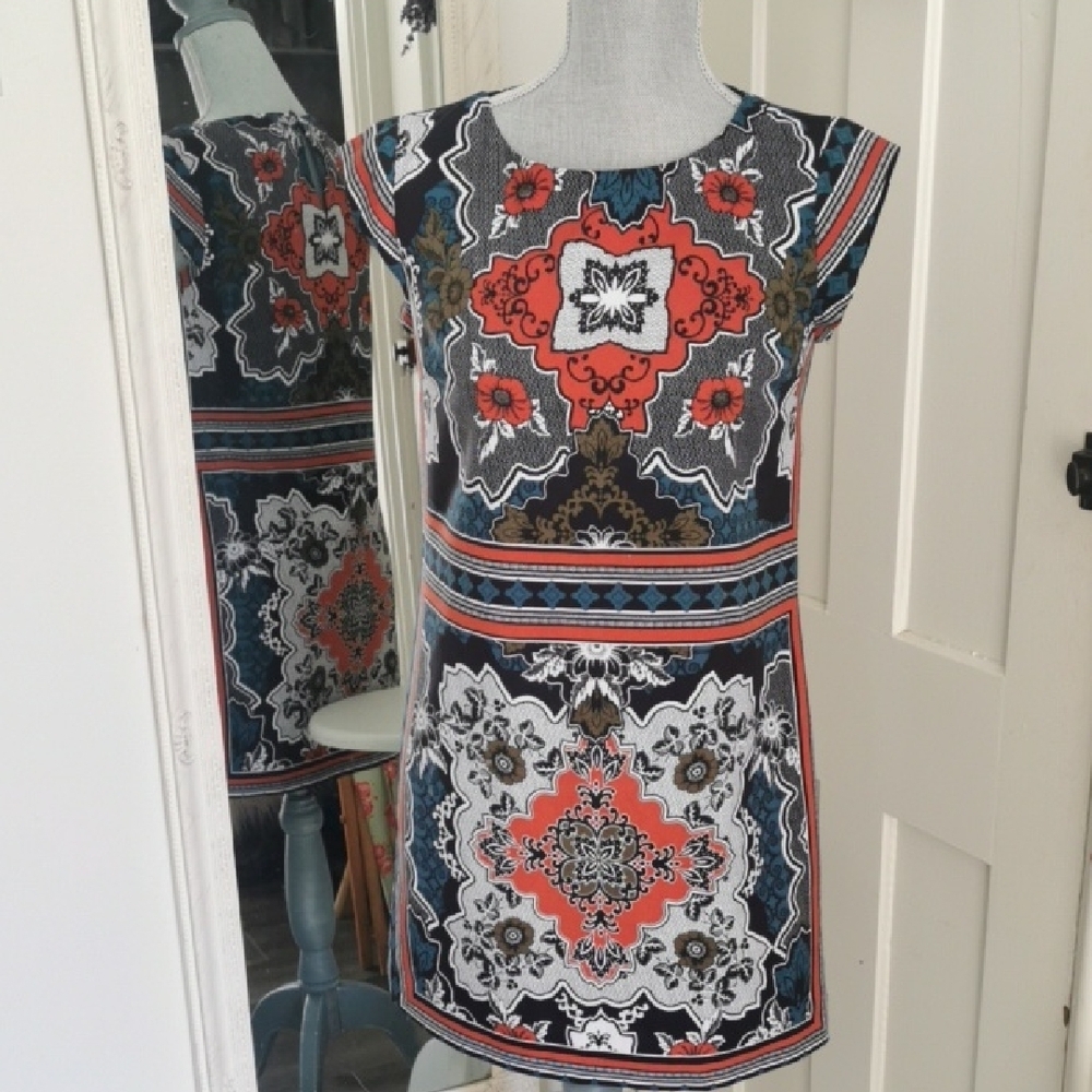 Banana Republic Geometric bohochic batik print festival shift print. Size 0. EUC